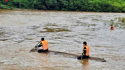 Tập trung lực lượng tìm kiếm cháu bé bị lũ cuốn trôi tại xã Điền Xá