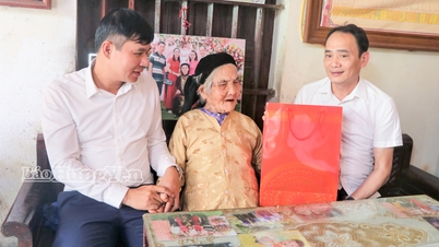 Đồng chí Phó Chủ tịch UBND tỉnh Nguyễn Lê Huy thăm, tặng quà gia đình chính sách, người có công