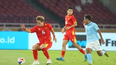 U.23 Việt Nam chưa gặp đội mạnh đã chật vật: HLV Kim vẫn lạc quan, liệu pháp tinh thần chăng?