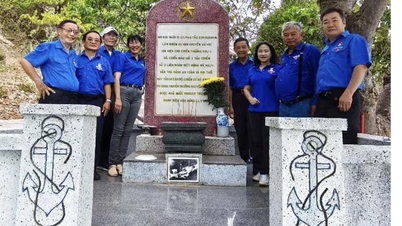 Ban liên lạc Cựu cán bộ đoàn tại Nha Trang tổ chức về nguồn thăm Địa điểm lưu niệm tàu C235