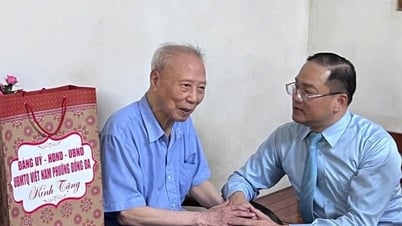 Phường Đống Đa: Dâng hương tưởng niệm các anh hùng, liệt sĩ