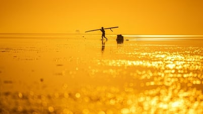 Bình minh siêu thực trên biển vô cực Hưng Yên