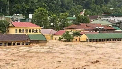 Hàng trăm hộ dân ở miền tây Nghệ An đang bị cô lập do mưa lũ