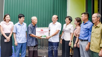 Đồng chí Đặng Thanh Giang, Phó Chủ tịch HĐND tỉnh thăm, tặng quà gia đình chính sách, người có công với cách mạng