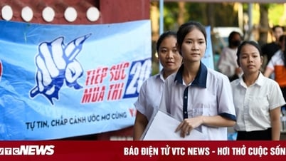Điểm sàn nhiều ngành hot 'tụt dốc'