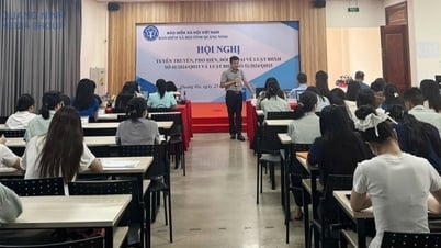 Tuyên truyền, phổ biến, đối thoại Luật BHXH, BHYT tại KCN Cảng biển Hải Hà