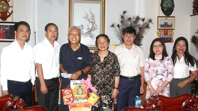 Thăm, tặng quà người có công, thương binh