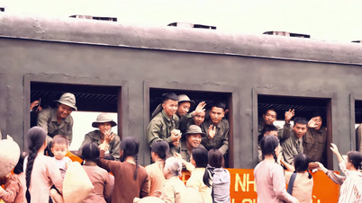 Khán giả Hà Nội xúc động với “Mưa đỏ”