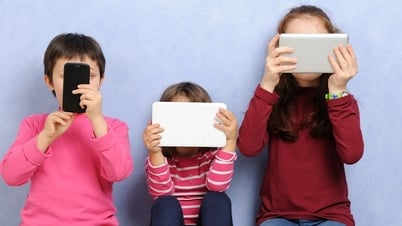 Những tác hại nghiêm trọng khi để trẻ em sử dụng smartphone từ quá sớm