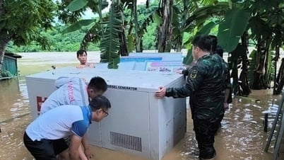 Viettel cộng tài khoản cho người dân Nghệ An bị cô lập do lũ lụt