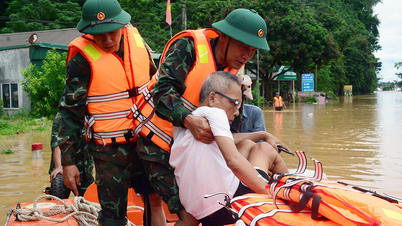 LLVT Quân khu 4 sát cánh cùng nhân dân vùng lũ Nghệ An