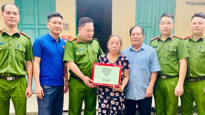 Thăm, tặng quà gia đình chính sách trên địa bàn phường Yên Bái