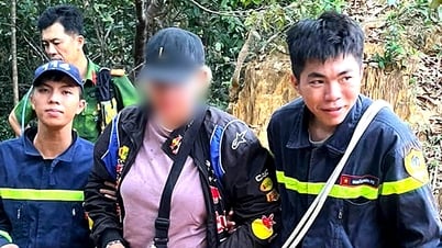 Cảnh sát cứu hai du khách bị kiệt sức khi dã ngoại trên núi Cỏ Ống