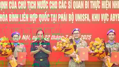 ប្រគល់​សេចក្តី​សម្រេច​របស់​លោក​ប្រធានាធិបតី​ទៅ​ឲ្យ​មន្ត្រី​៣​រូប​ទៅ​រក្សា​សន្តិភាព​នៅ​ក្រុង​អាបេ