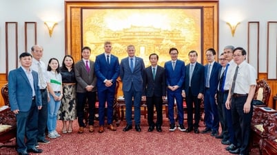 デンマーク大使とカールスバーグ・ベトナムの幹部らがフエ市の指導者らを訪問し、協力し、長期的協力と持続可能な開発への取り組みを継続的に確認した。