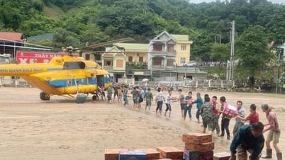 Quân đội điều động máy bay trực thăng chuyển hàng cứu trợ vào Nghệ An