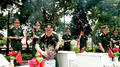 Đoàn công tác Quân ủy Trung ương, Bộ Quốc phòng viếng các Anh hùng liệt sĩ tại Nghĩa trang Liệt sĩ Quốc gia Vị Xuyên