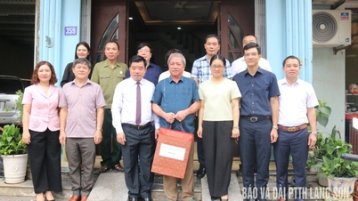 Chi bộ Ủy ban Kiểm tra Tỉnh ủy thăm, tặng quà gia đình chính sách, người có công tại phường Tam Thanh
