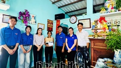Đoàn phường Đông Hải: Thăm hỏi, tặng quà tri ân người có công với cách mạng