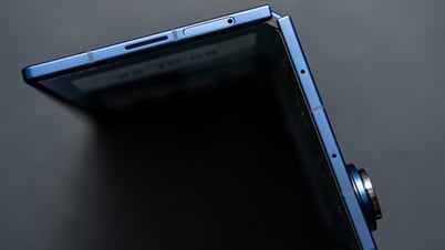 Đánh giá chi tiết thiết kế Ultra Sleek 'siêu mỏng' trên Galaxy Z Fold7