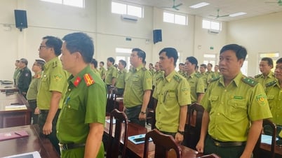 Huấn luyện nghiệp vụ quản lý và sử dụng vũ khí, công cụ hỗ trợ cho lực lượng kiểm lâm