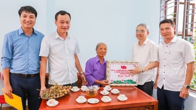 Tặng quà tri ân thương binh, bệnh binh, gia đình chính sách, người có công với cách mạng