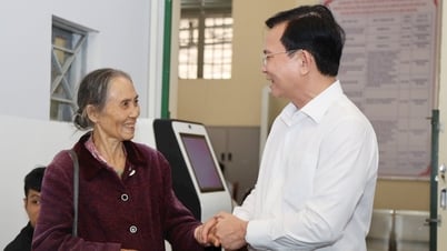 Chủ tịch UBND tỉnh Lâm Đồng Hồ Văn Mười kiểm tra Trung tâm Phục vụ hành chính công