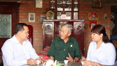 Xã Thạnh Phước: Thăm, tặng quà gia đình chính sách