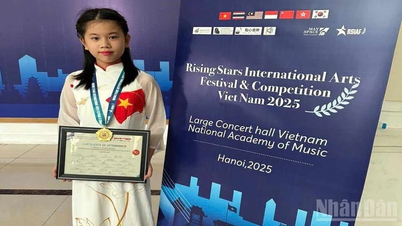 Bé gái lớp 5 đoạt giải Vàng cuộc thi tài năng âm nhạc quốc tế