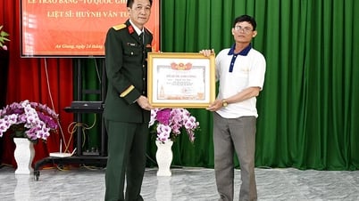 Trao bằng “Tổ quốc ghi công” liệt sĩ Huỳnh Văn Tum