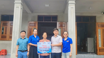 Bàn giao nhà “Nhân ái” cho người dân hoàn cảnh khó khăn