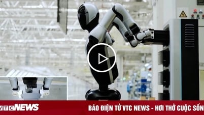 Không cần tắt máy, robot tự thay pin chỉ trong 3 phút