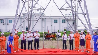 Găn biển công trình đường dây 110kV Nam Đình Vũ 1 - Nam Đình Vũ 2