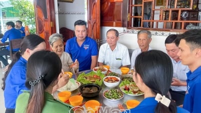 Bữa cơm sum vầy, ấm áp yêu thương