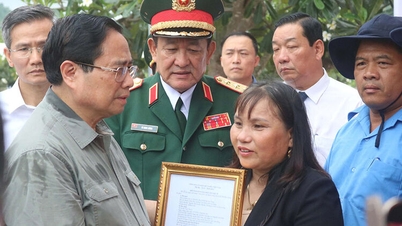 "ដេកស្តាប់ទឹកសមុទ្រ ដេកស្តាប់ទឹកទន្លេច្រៀង...