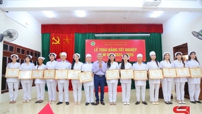 Trường Cao đẳng Y tế Sơn La tổ chức lễ trao bằng tốt nghiệp năm học 2024-2025