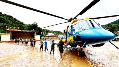 Bay về phía nhân dân