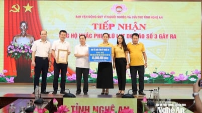 Hội Đồng hương Xứ Nghệ tại Hải Phòng tặng quà học sinh đạt thành tích xuất sắc ở Nghệ An và Hà Tĩnh