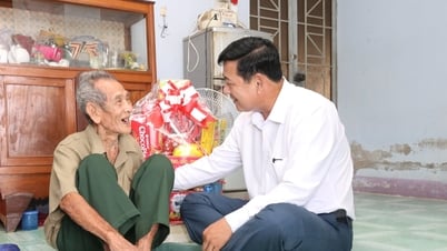 Phó Chủ tịch Thường trực HĐND tỉnh Tiêu Hồng Phúc thăm Anh hùng lực lượng vũ trang nhân dân, thương binh