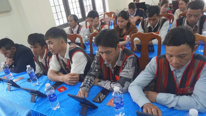 Quảng Ngãi: Đại hội Đảng bộ xã vùng cao không dùng giấy, đưa chuyển đổi số đến thôn làng