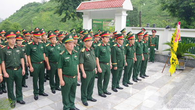 Bộ CHQS tỉnh Sơn La dâng hương tưởng niệm các anh hùng liệt sĩ