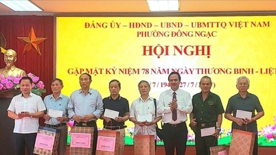 Phường Đông Ngạc tặng 200 suất quà cho các thương binh, gia đình chính sách