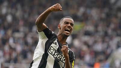 Isak đòi chia tay Newcastle, Liverpool sẵn sàng nổ 'bom tấn' thứ 3