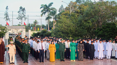 Lãnh đạo tỉnh Vĩnh Long dâng hương tưởng niệm Chủ tịch Hồ Chí Minh và các anh hùng liệt sĩ