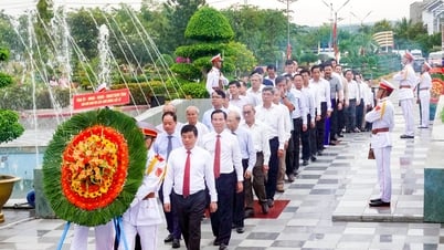 Lãnh đạo tỉnh Lâm Đồng báo công Chủ tịch Hồ Chí Minh và viếng các anh hùng, liệt sĩ tại Nghĩa trang Liệt sĩ Bình Thuận