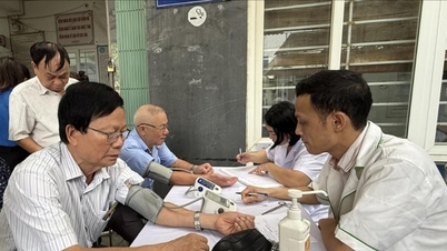 Kien Hung Ward met to show gratitude to families of policy beneficiaries and meritorious people