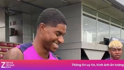 Rashford cười tươi