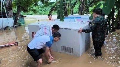 Viettel hỗ trợ khách hàng tại Nghệ An bị cô lập do lũ lụt duy trì liên lạc