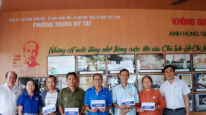 Báo SGGP tặng quà tri ân nhân Ngày Thương binh - Liệt sĩ tại phường Trung Mỹ Tây