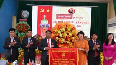Phó Bí thư Tỉnh ủy, Chủ tịch Ủy ban MTTQ Việt Nam tỉnh Phạm Thị Phúc dự Đại hội tại xã lớn nhất tỉnh